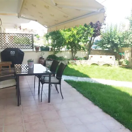 Cozy House In Kallithea With Garden Semesterbostad *