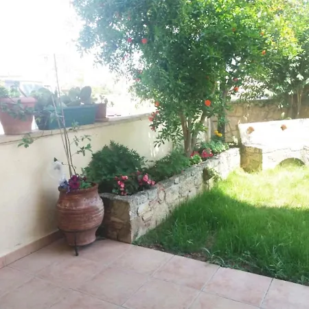 Cozy House In Kallithea With Garden