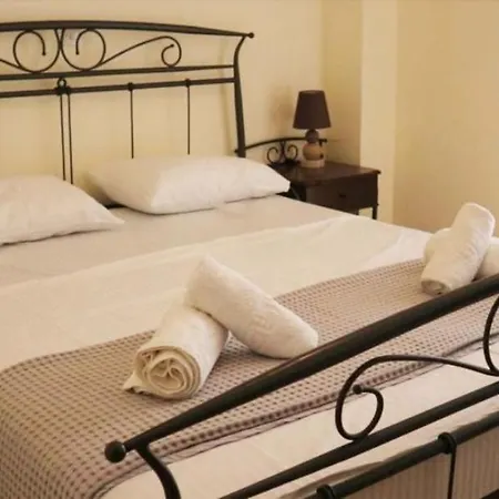 Holiday home Cozy House In Kallithea With Garden