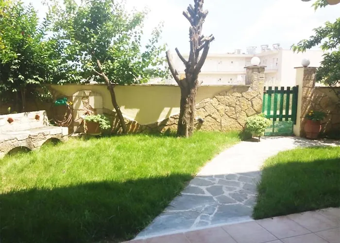 Cozy House In Kallithea With Garden Hébergement de vacances Kallithea (Chalkidiki)
