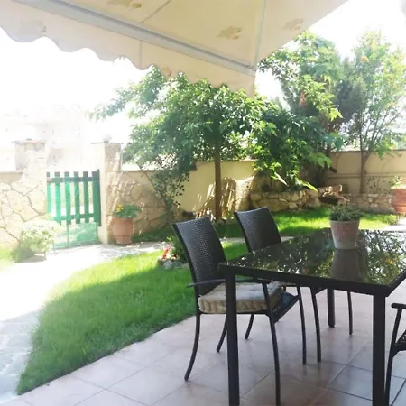 別荘 Cozy House In Kallithea With Garden
