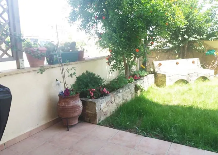 Cozy House In Kallithea With Garden