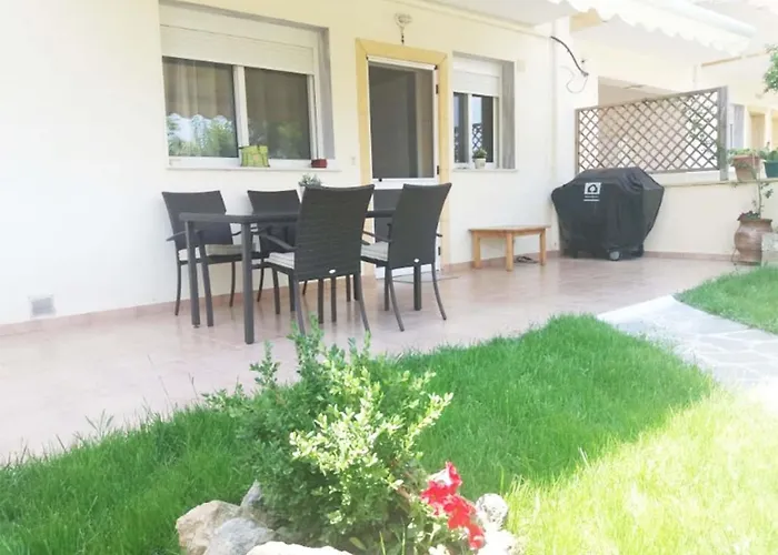 Cozy House In Kallithea With Garden *