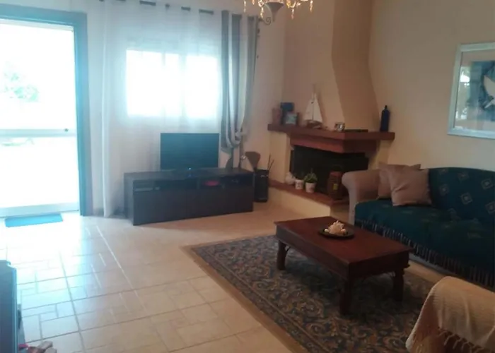 Cozy House In Kallithea With Garden *