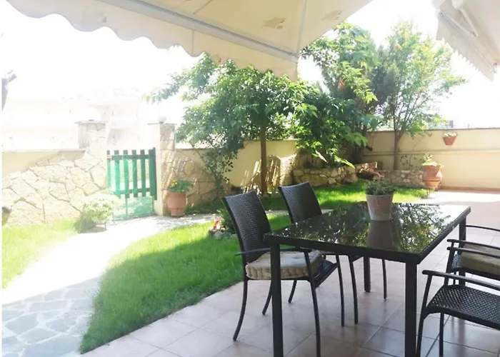 別荘 Cozy House In Kallithea With Garden